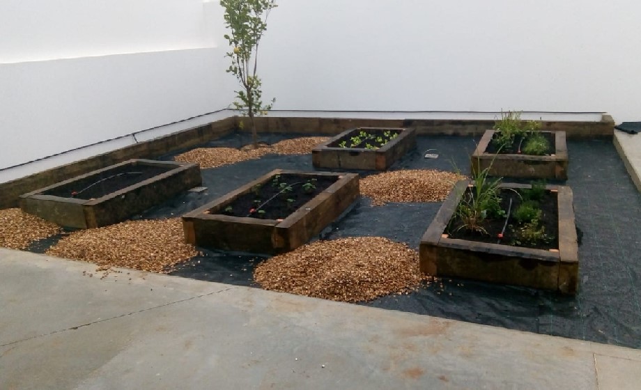 GREEN GARDENS & DESIGN